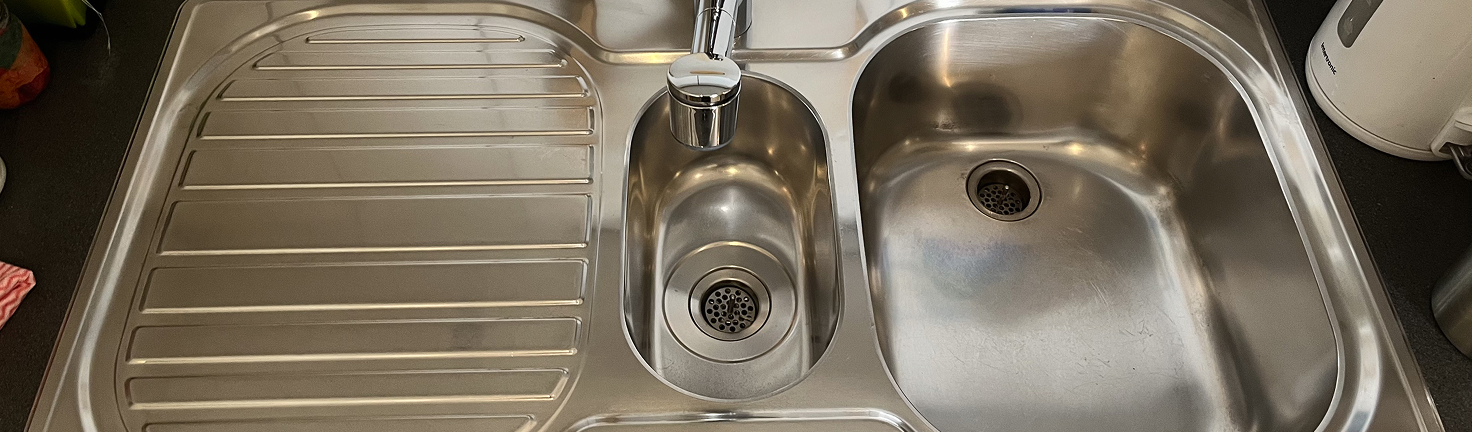 Lavabo propre et brillant sans traces