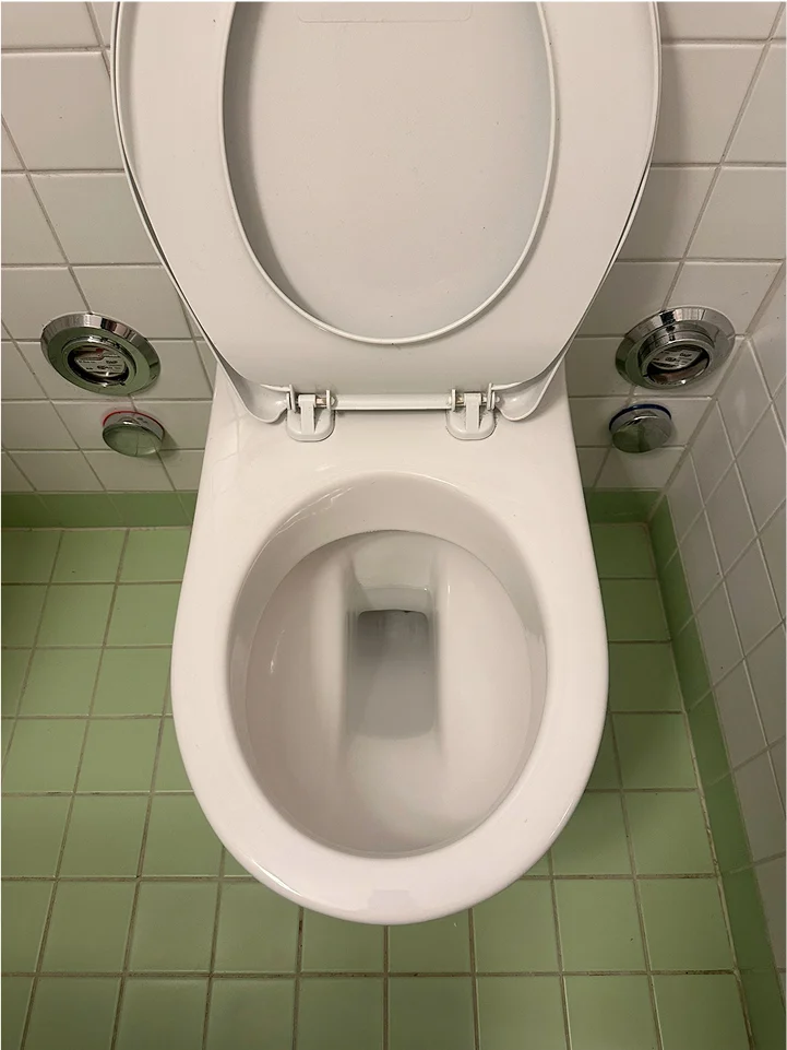 Calcaire sur robinet de salle de bain après nettoyage fin de bail